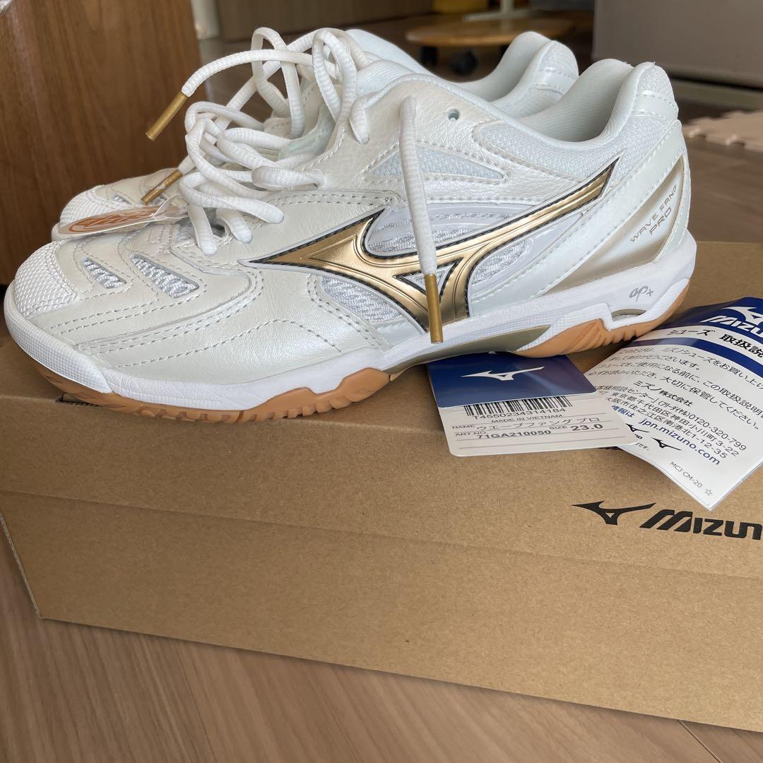 Mizuno バドミントンシューズ 23cm ホワイト/ゴールド
