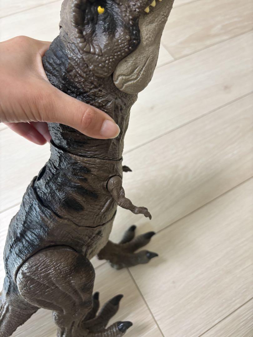 マテル　ジェラシックワールド　吠えるTレックス