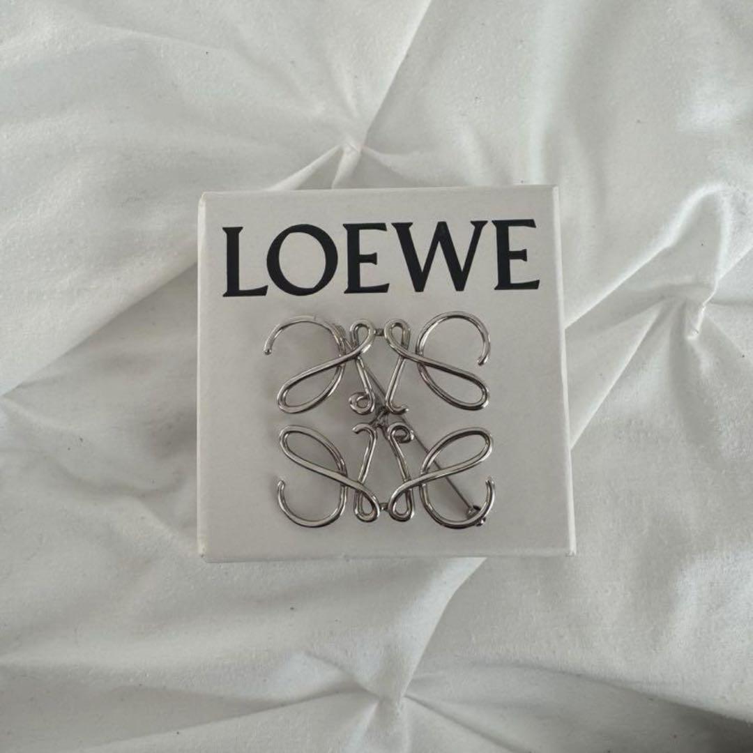 LOEWE ブローチ シルバー