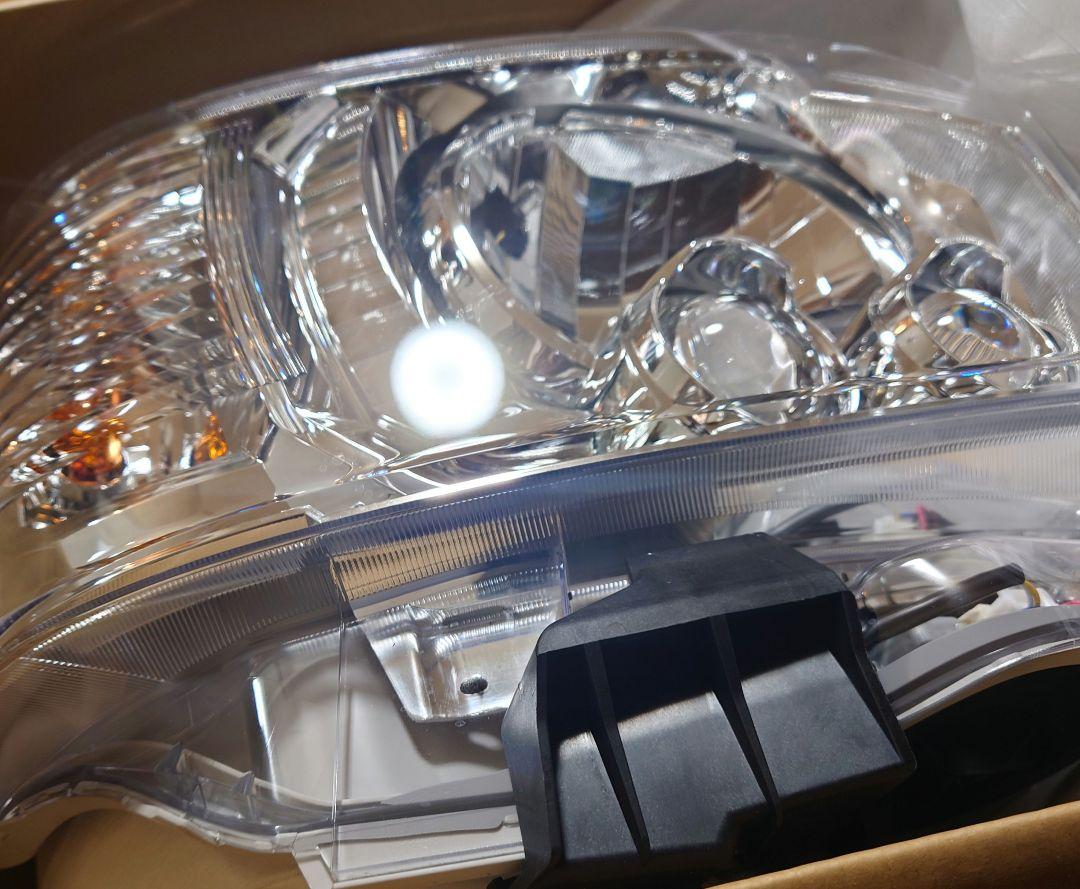 ハイエース8型 純正 LEDヘッドライト 新車外し - メルカリ