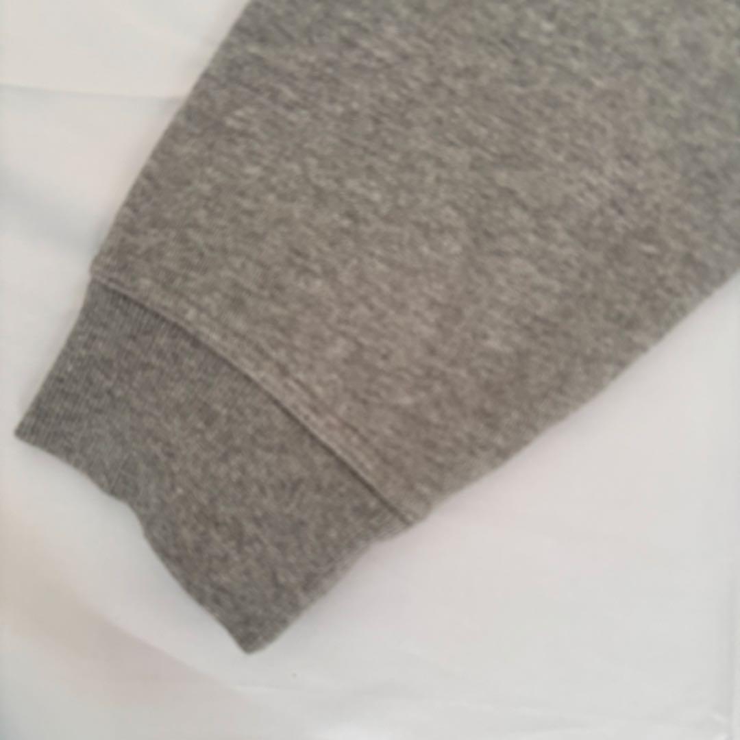 人気色】 carhartt WIPスウェット 刺繍ロゴ Vガゼット 灰色