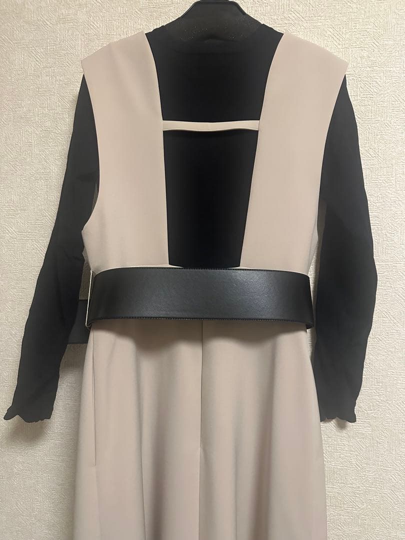 ADORE ミドルジョーゼットワンピース（ベージュ/36）ベルト付き ADORE ミドルジョーゼットワンピース（ベージュ/36）ベルト付き