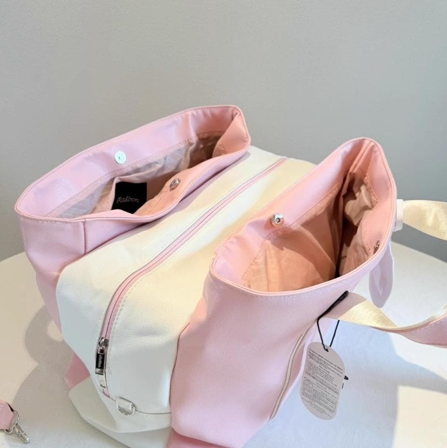 Malbon ゴルフウェアバッグ 2層式大容量ホワイト×ブラック スタイリッシュ