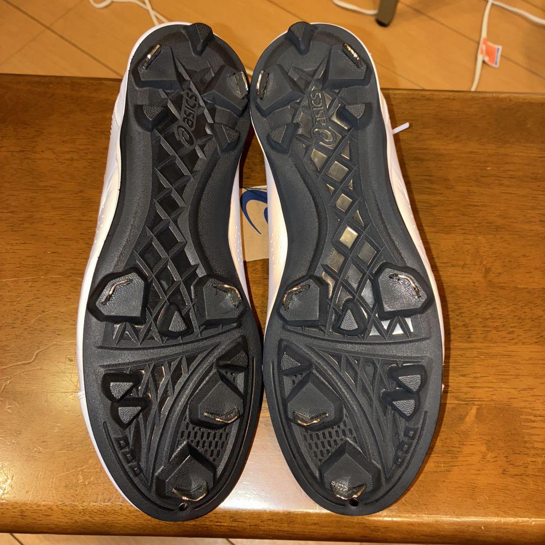 ASICS ホワイト スパイクシューズ