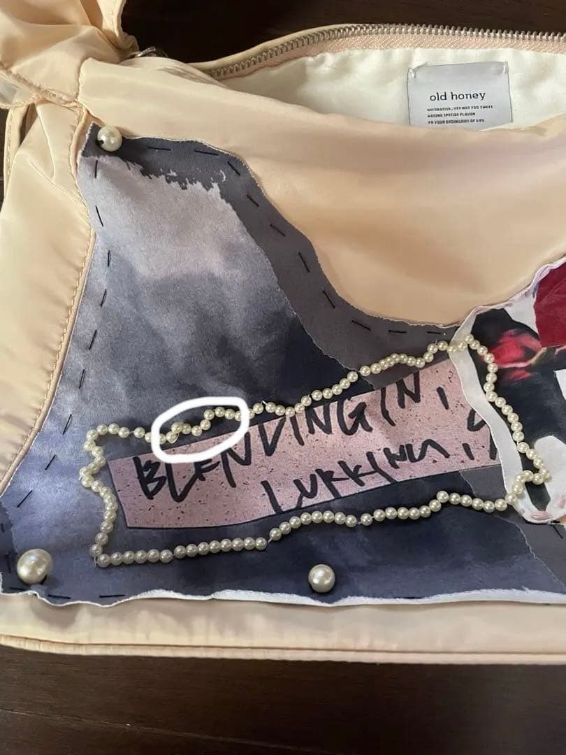 old honey パッチデザインショルダーバッグ　ベージュ　フリル