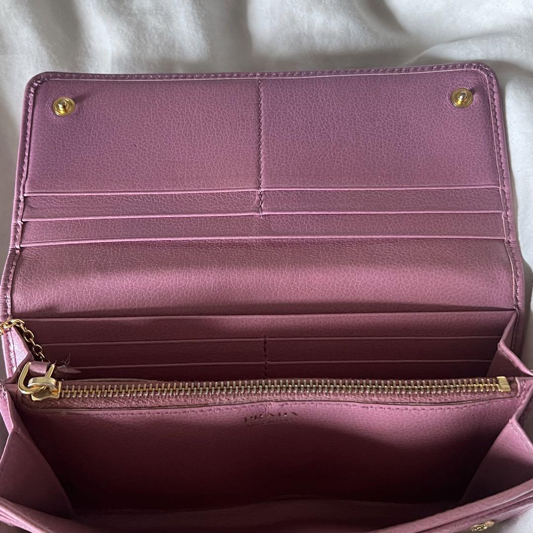 PRADA ピンク 二つ折り財布 箱付き PRADA ピンク 二つ折り財布 【箱有り】