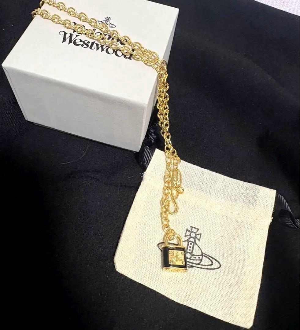 Vivienne Westwood 南京錠チョーカー