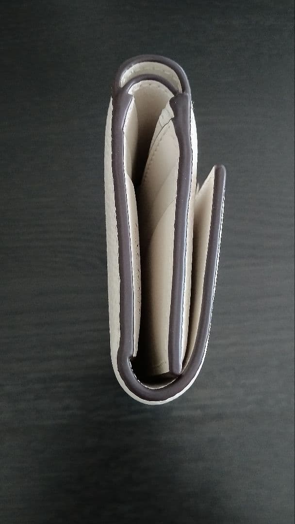 ☆新品未使用☆　Lauren Ralph Lauren レザー財布　ロゴ映えの白