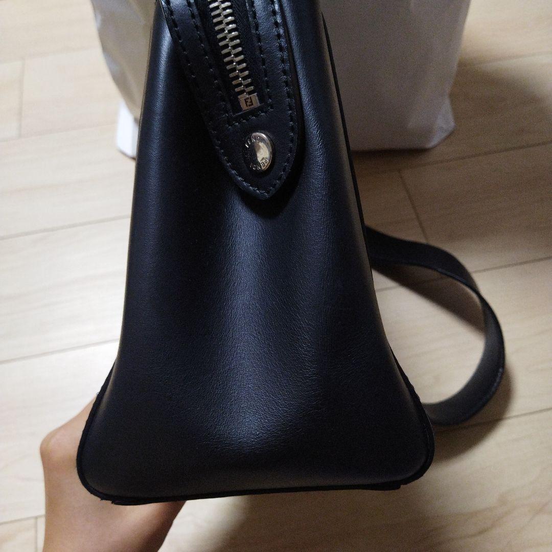 FENDI ブラックレザーショルダーバッグ