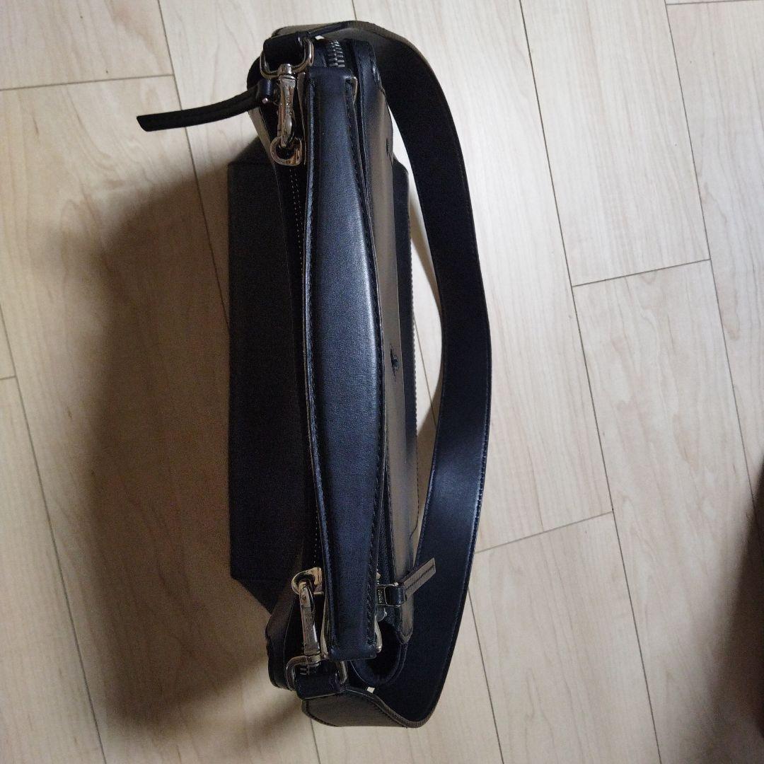 FENDI ブラックレザーショルダーバッグ