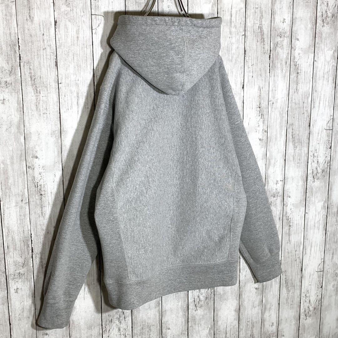 モデル Supreme