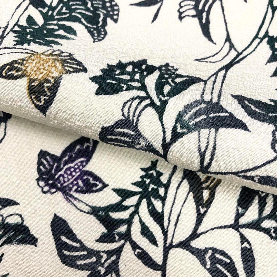 K-3068 小紋 美しい型染 花唐草模様に蝶々 白百合色 縮緬 ガード加工