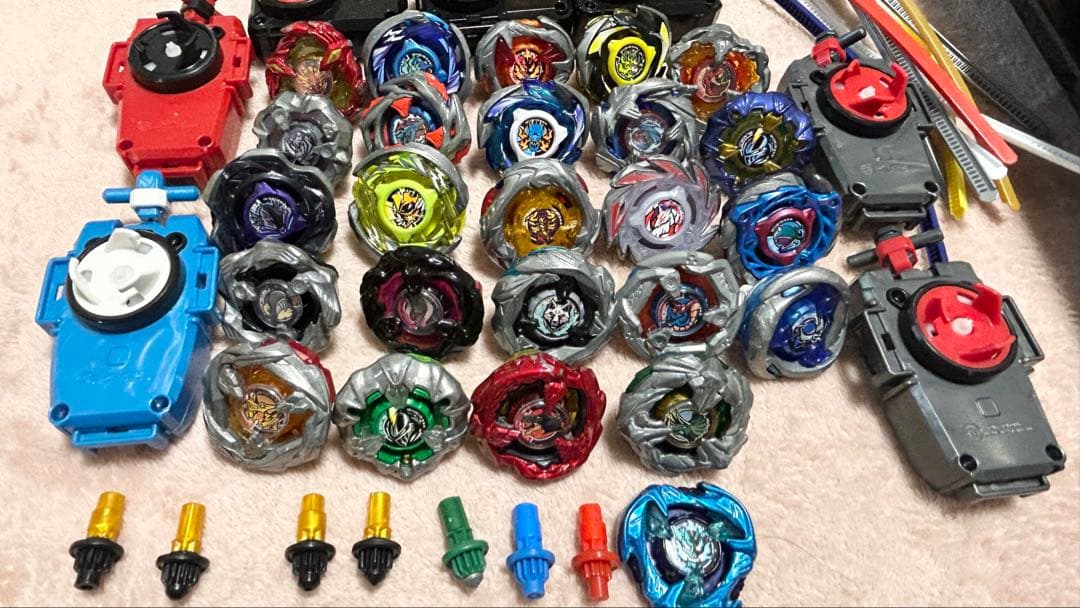 BAYBLADE x まとめ売り 25個他 公式スタジアムつき BAYBLADE x まとめ売り 25個他 公式スタジアムつき