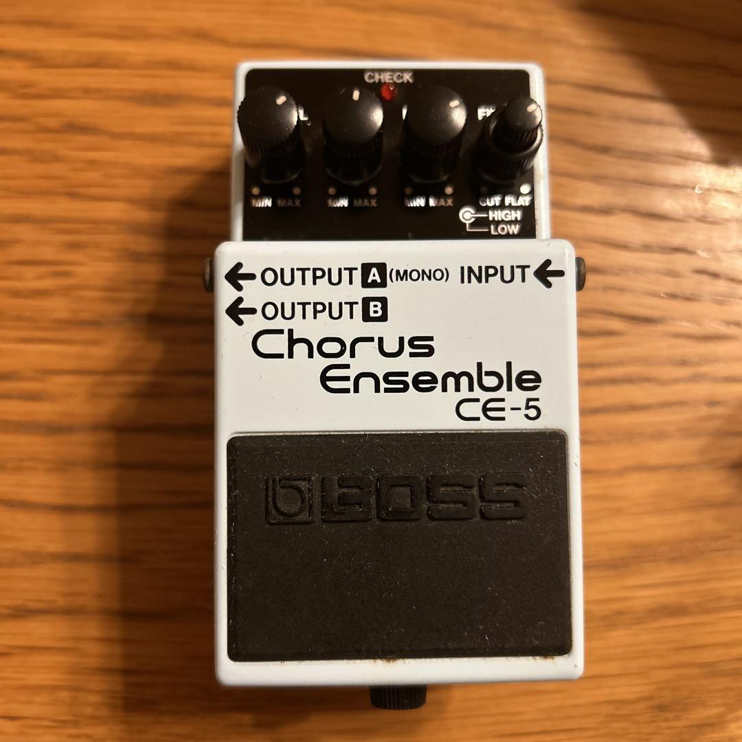BOSS Chorus Ensemble CE-5（ラベルピンク）
