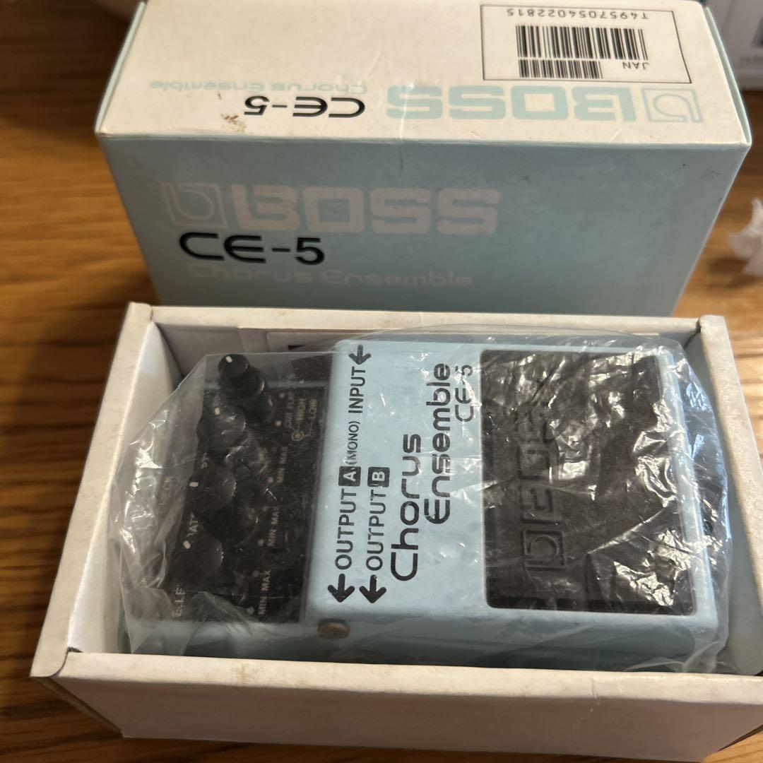 BOSS Chorus Ensemble CE-5（ラベルピンク）