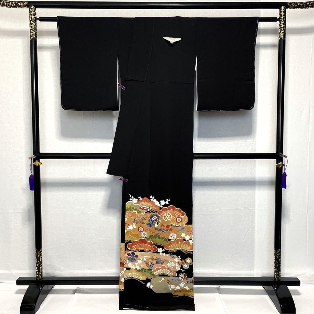D471黒留袖　落款　宝尽くし　金駒刺繍　正絹着物　袷　しつけ糸付き未使用極美品