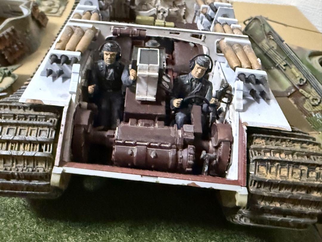 プラモデル戦車1/35完成品ティガーⅡポルシェ砲塔フルインテリアモデル