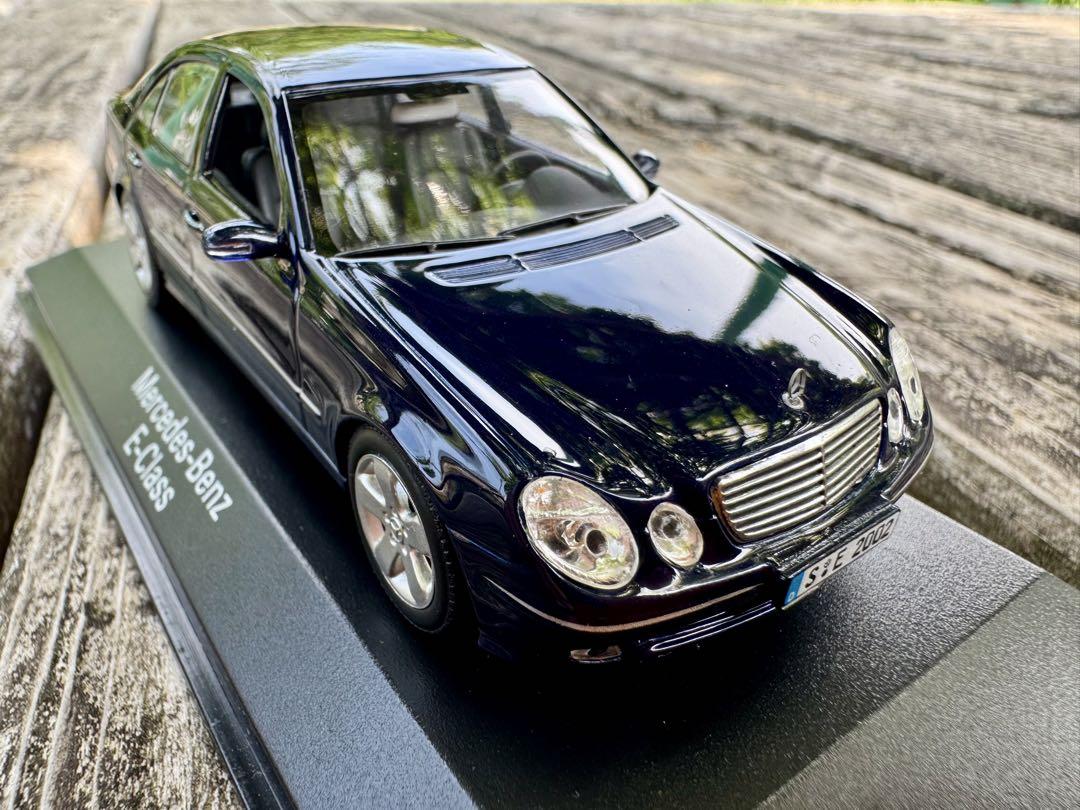 ミニチャンプス1/43 メルセデス・ベンツ Eクラス 2002年式 W211型