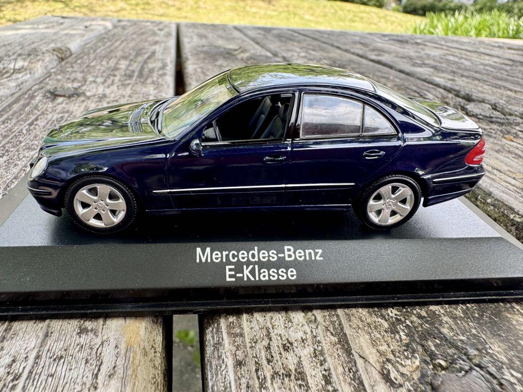 ミニチャンプス1/43 メルセデス・ベンツ Eクラス 2002年式 W211型