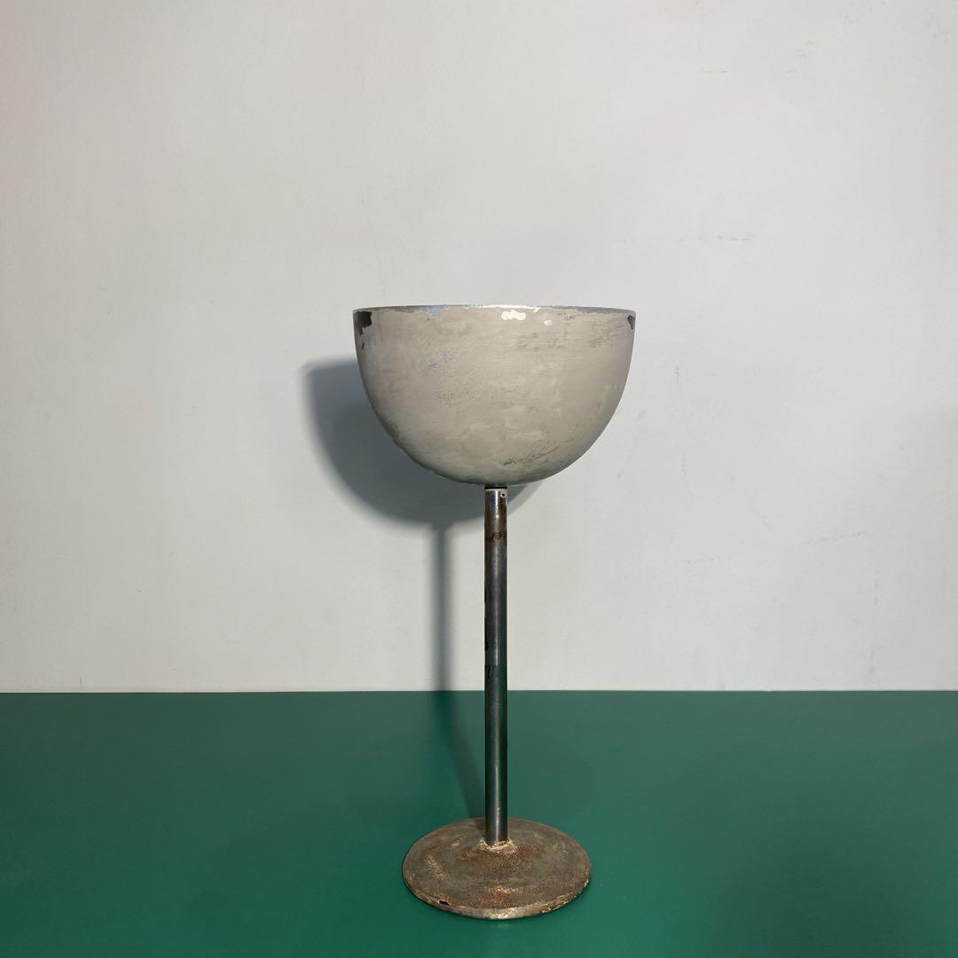 アルミと鉄で作られた脚付器 アンティーク