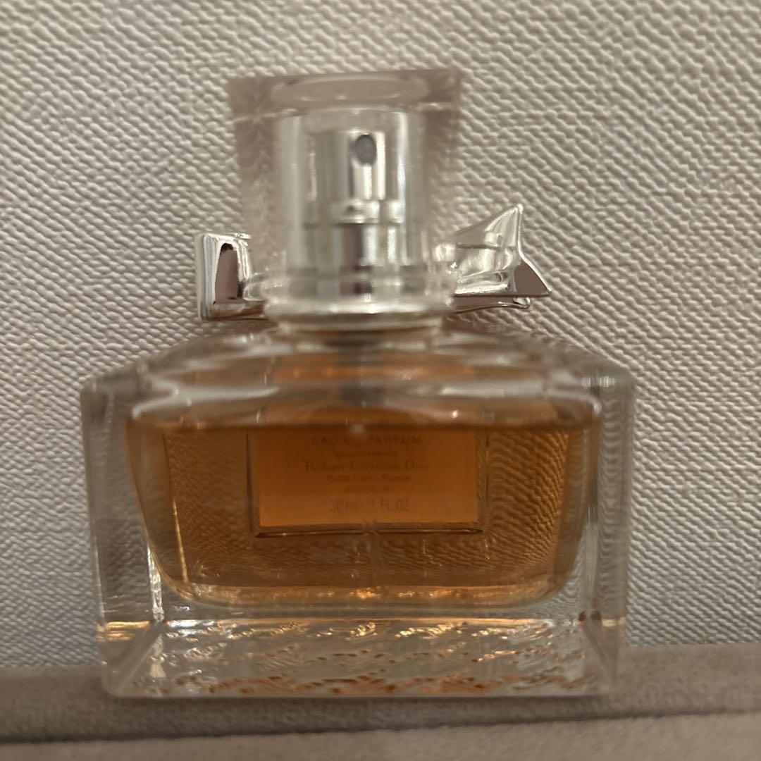 ほぼ新品Miss Dior Absolutely Blooming 香水30ml