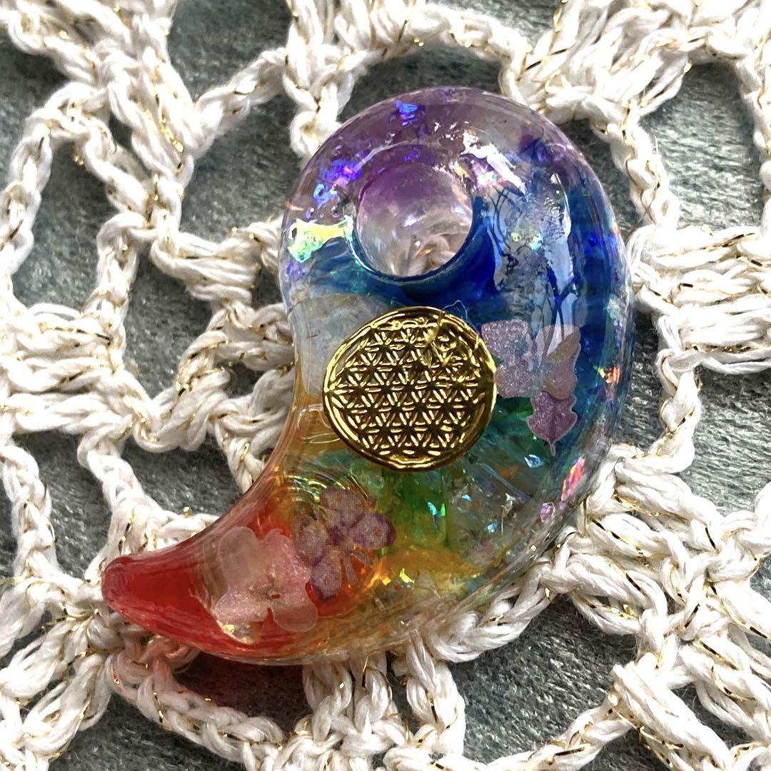 虹色 オルゴナイト 勾玉 開運 お守り 浄化作用 - メルカリ