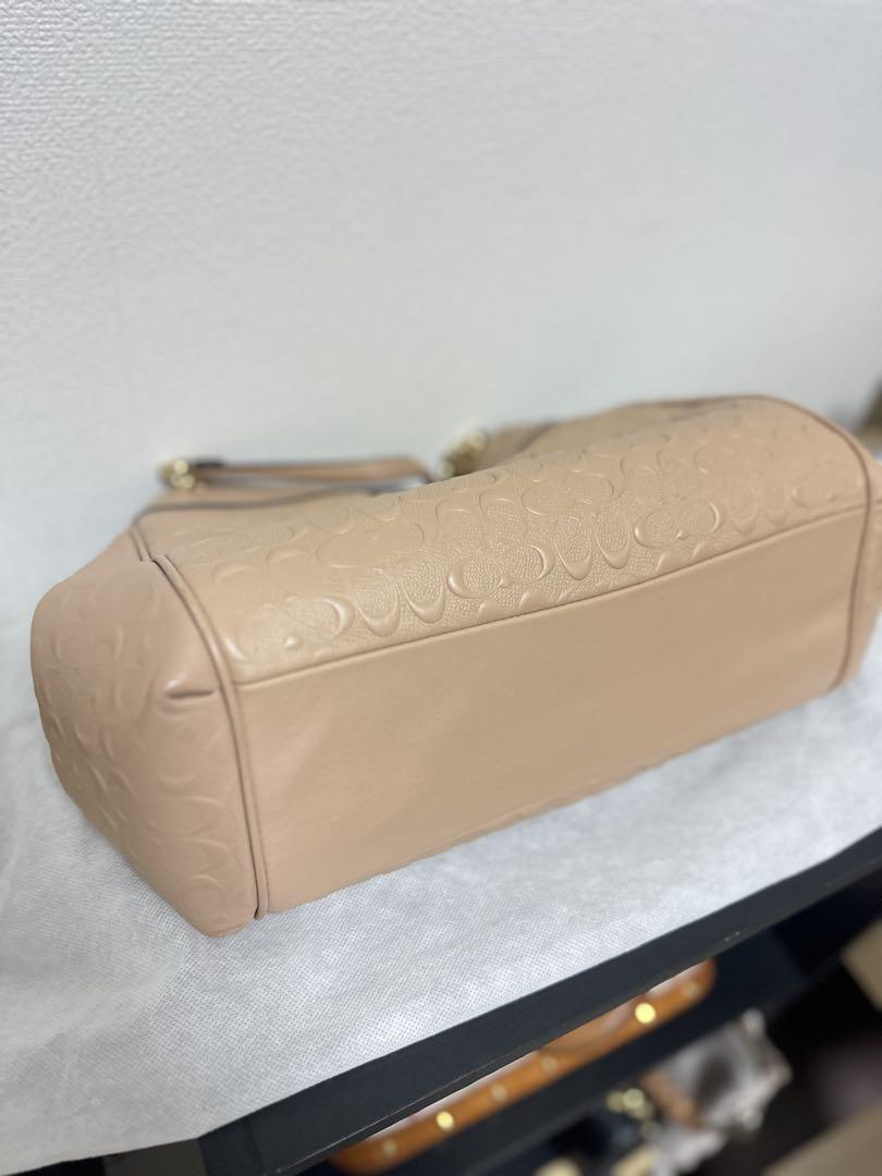 COACH ベージュ エンボス加工 バッグ