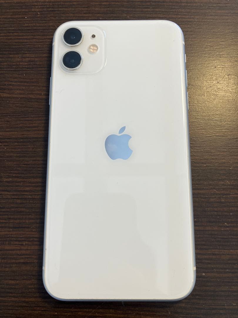 iPhone 11 64GB ホワイト　画面割れ有り