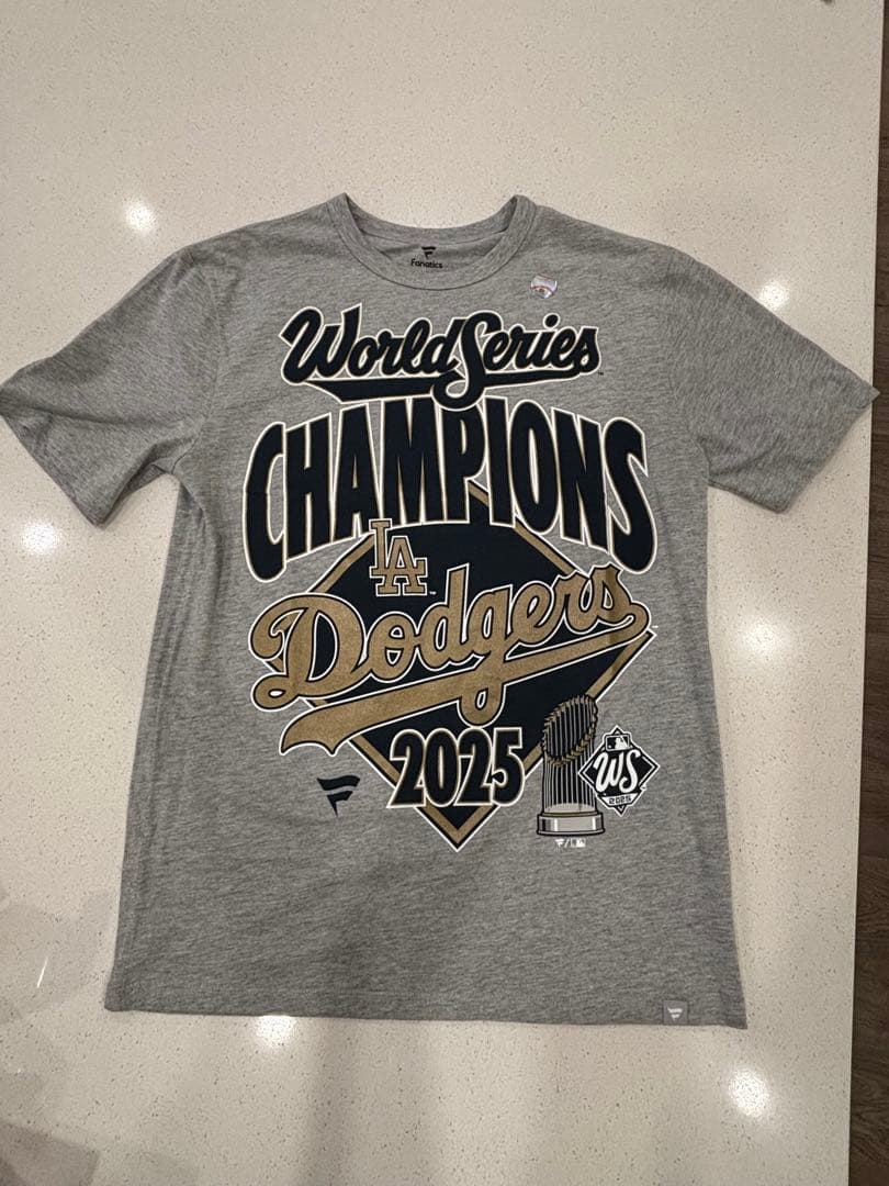 日本未発売 Dodgers 2025年ワールドシリーズ 優勝 帽子➕TシャツM 日本未発売 Dodgers 2025年ワールドシリーズ 優勝 帽子➕TシャツM