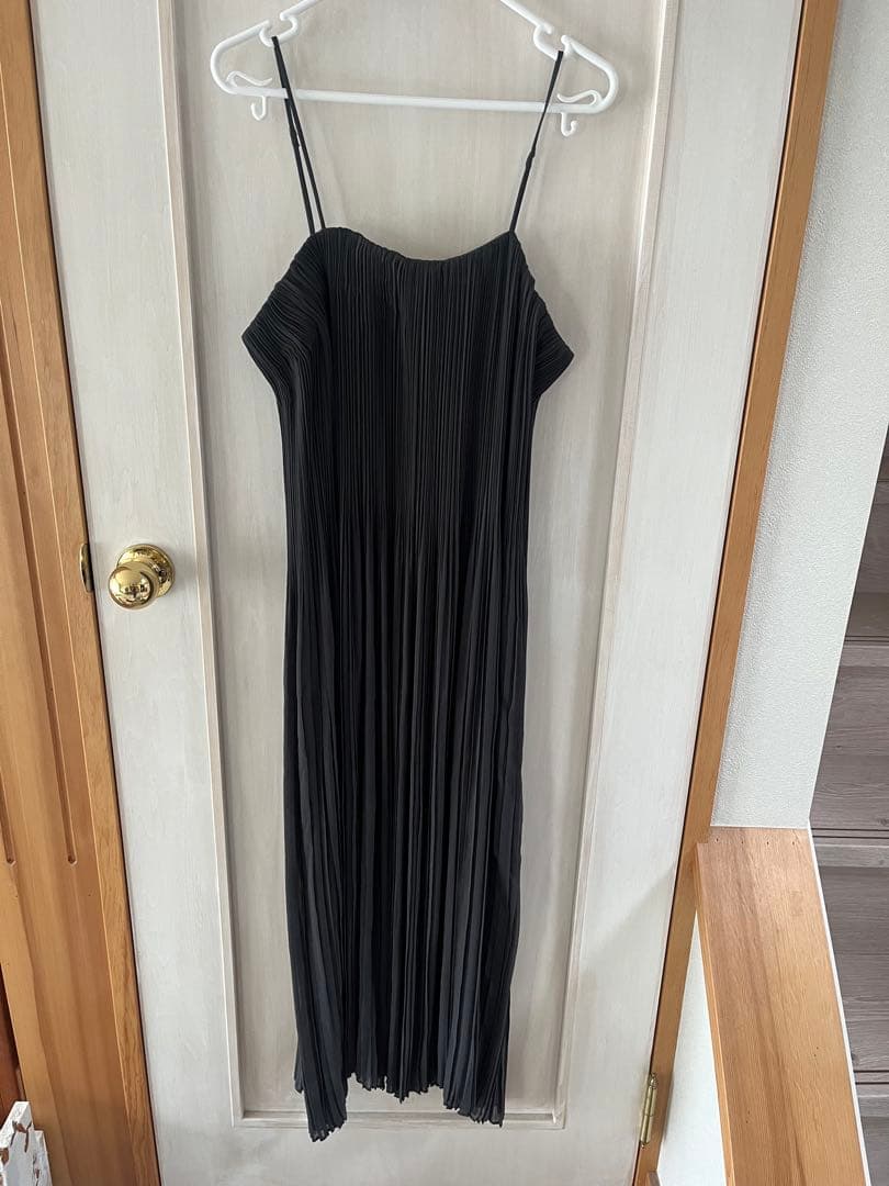 L'Appartement シアープリーツキャミドレス　グレー