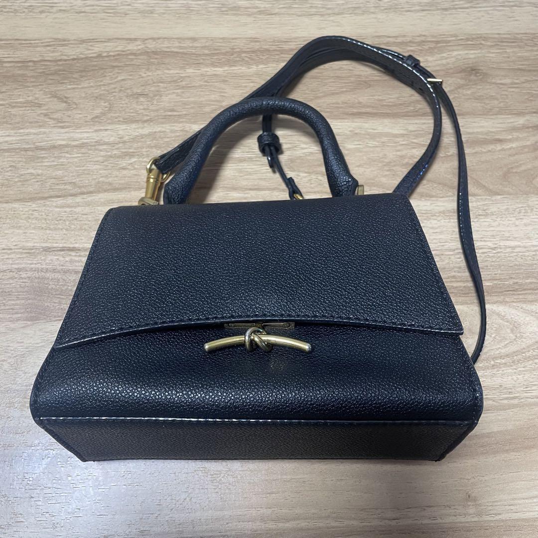 CHARLES & KEITH ブラックショルダーバッグ CHARLES & KEITH ブラックショルダーバッグ - メルカリ