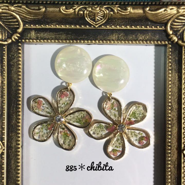 885*押し花入りお花 ハンドメイド イヤリングorピアス 885*押し花入りお花 ハンドメイド イヤリングorピアス