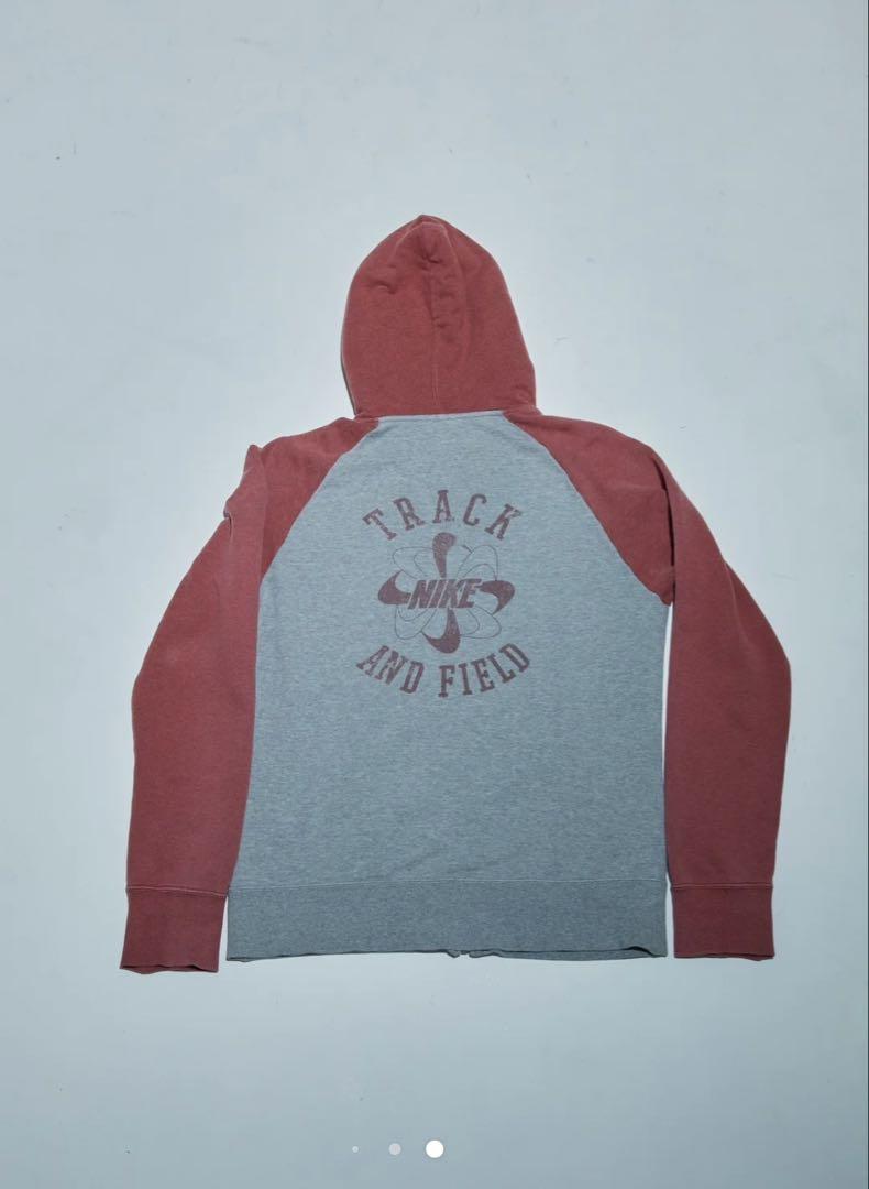 トップス NIKE - SWITCHED SLEEVES HOODIE