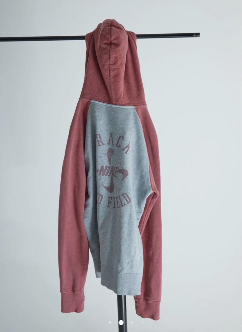 トップス NIKE - SWITCHED SLEEVES HOODIE