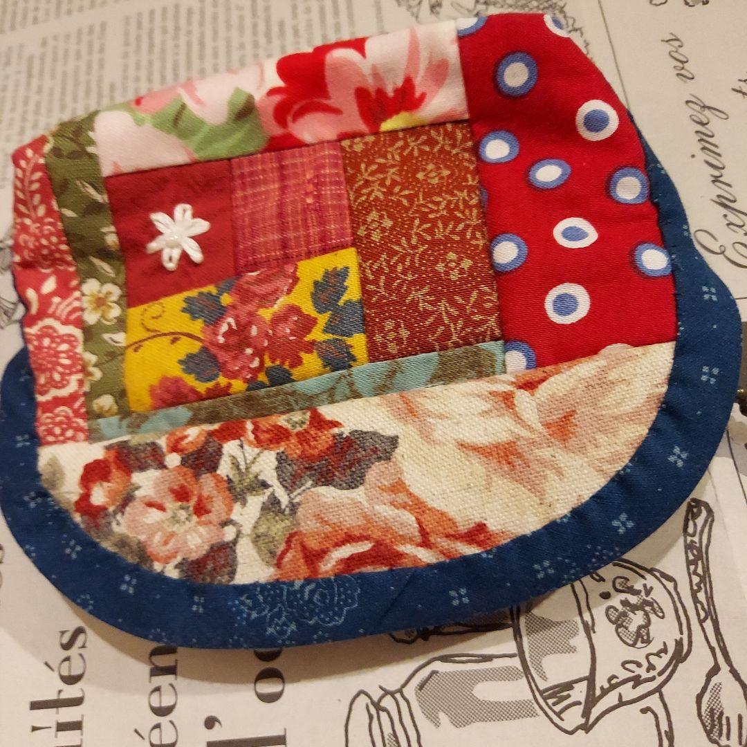 小さなパッチワーク刺繍ミニポーチ 小さなお花 ハンドメイド