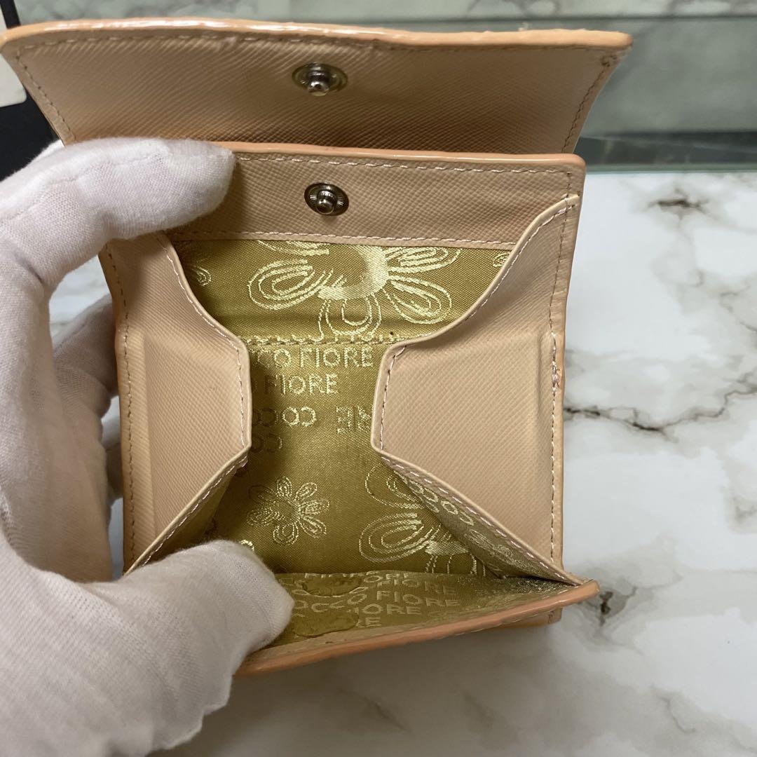 超人気ブティック 新品 コンパクト 三つ折り財布 コッコフィオーレ 未使用 小物