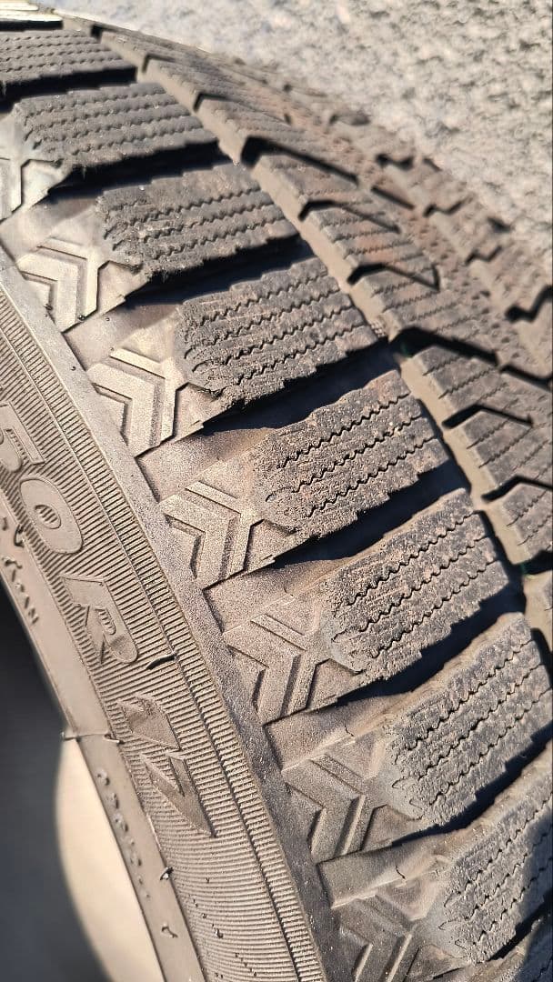 トーヨータイヤ スタッドレスタイヤ(ホイールなし)中古 4本セット トーヨータイヤ スタッドレスタイヤ(ホイールなし)中古 4本セット