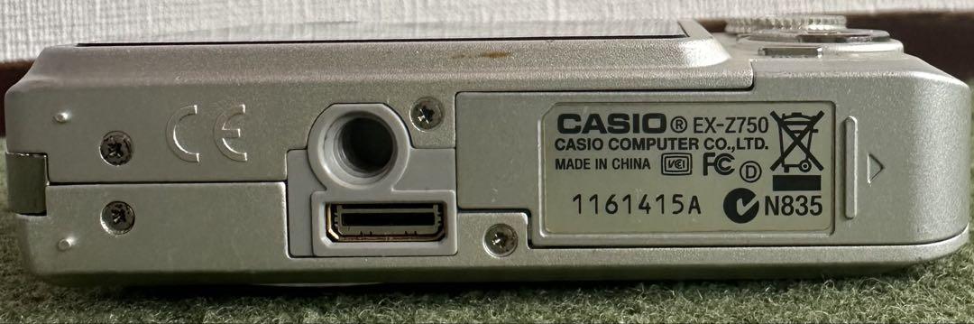 CASIO EXILIM EX-Z750 デジタルカメラ シルバー