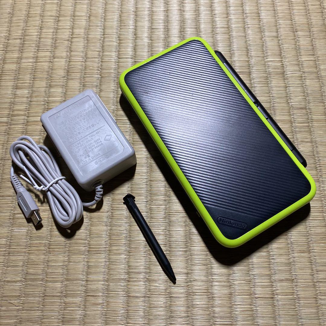3DS Newニンテンドー2DS LL 本体 ブラック×ライム 充電器付き