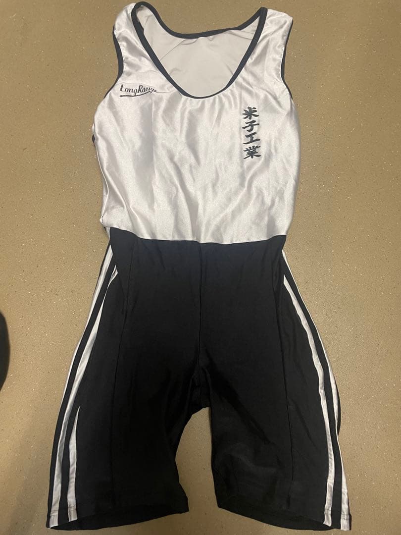 ローイングスーツ