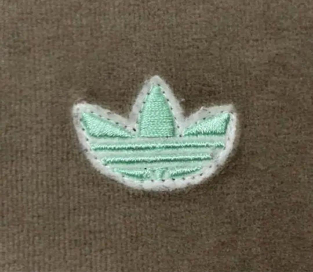 adidas トラックジャケット　ベロア