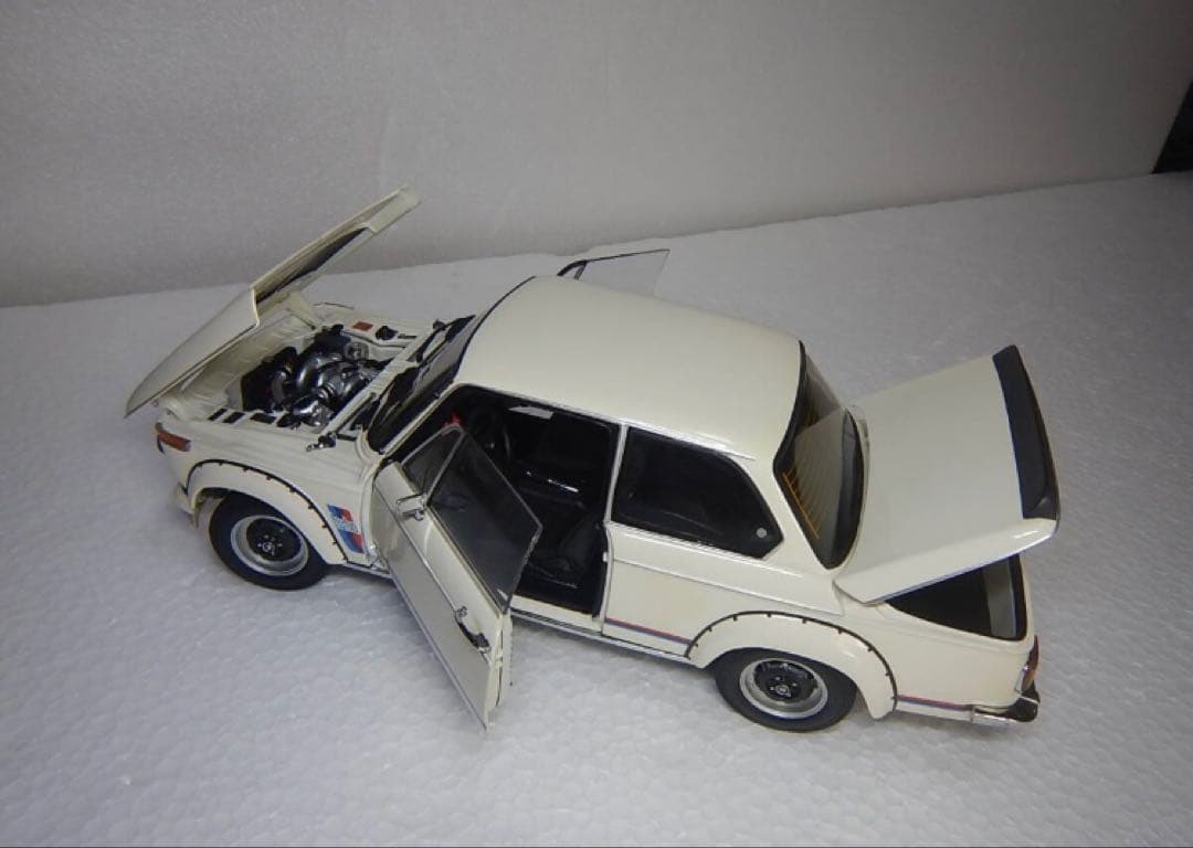 KYOSHO 1/18 BMW 2002turbo （White)絶版稀少モデル