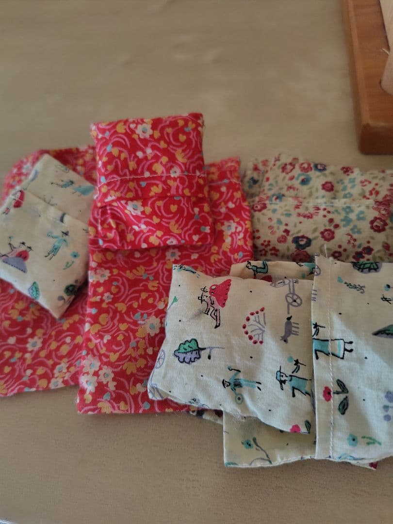 木製ドールハウス 2階建て 滑り台付きBAUR社ドイツ製家具人形つき