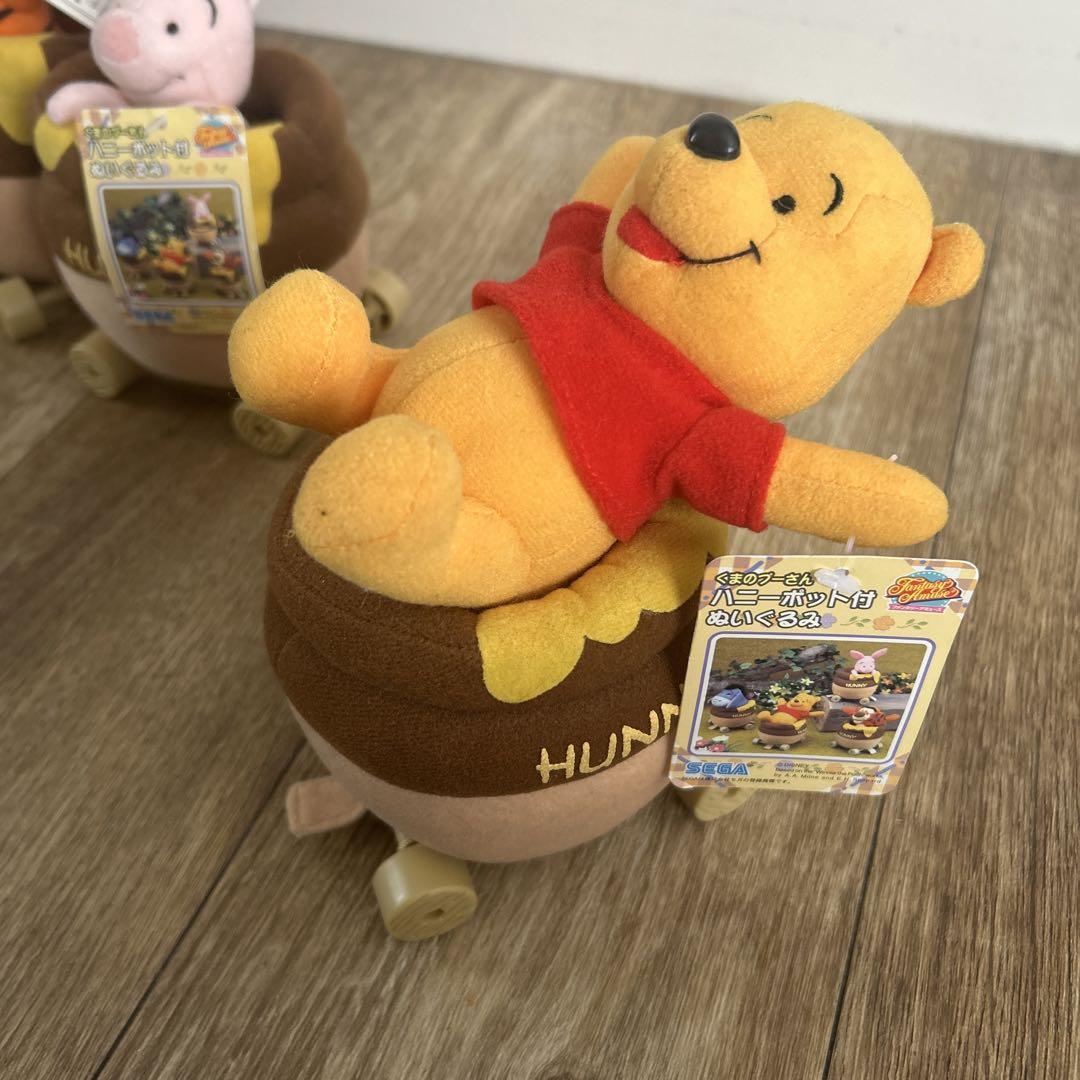 くまのプーさん ぬいぐるみ 大きめ 赤シャツ ハニーポット付き