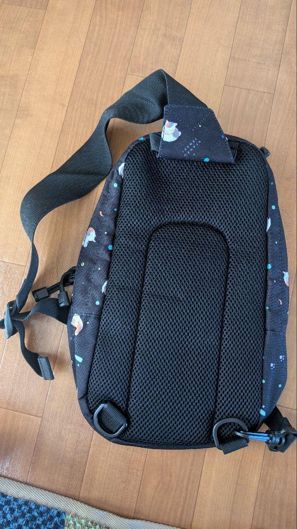OUTDOOR 夏目友人帳 コラボボディバッグ ニャンコ先生 黒 アパレル: 夏目友人帳 × OUTDOOR PRODUCTS トリプル