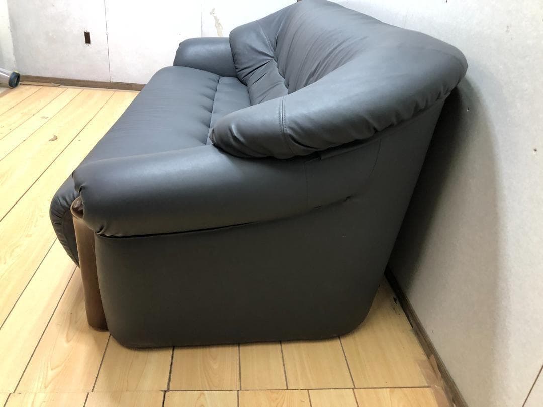 送料無料 3人掛け ソファ 合成皮革 ダークグレー 木製肘掛 75032-1-