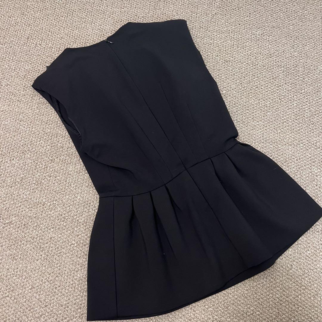 ZARA ブラック ペプラムトップスビジュー付き　新品未使用タグ付き ZARA ブラック ペプラムトップスビジュー付き 新品未使用タグ