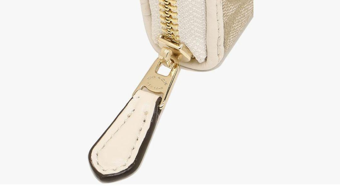 新品未使用★COACH ベージュ ロゴ入り 長財布