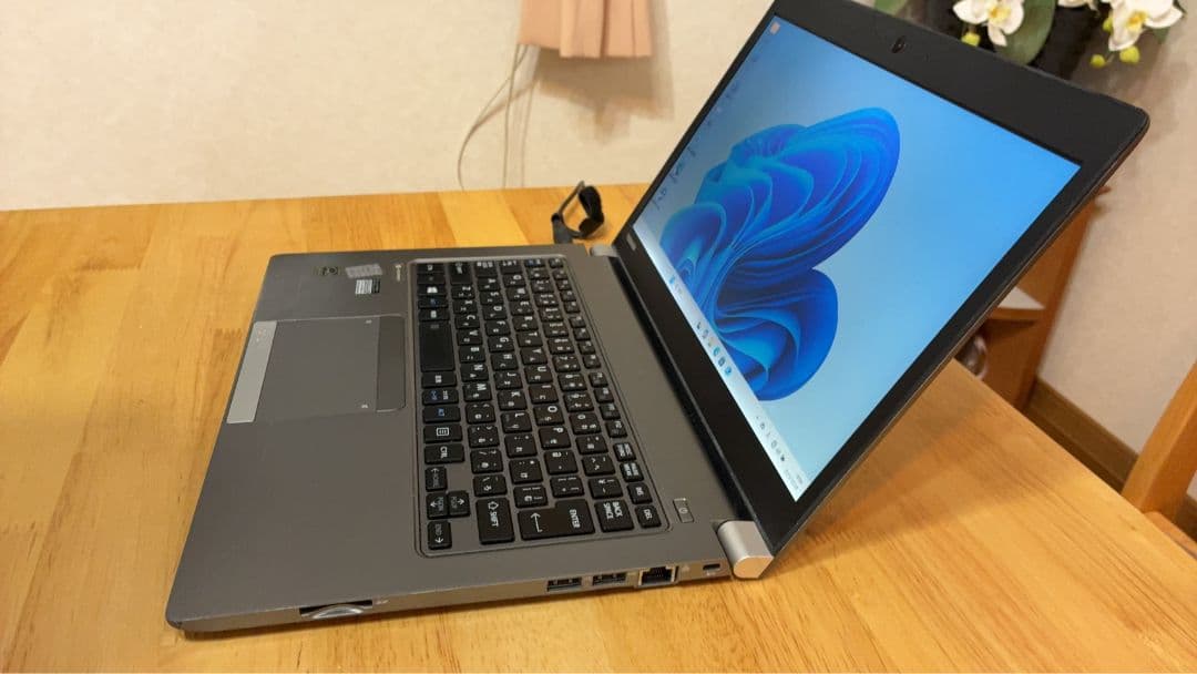 軽量薄型☆ dynabook R63　i3-4030U 8GB SSD128 軽量薄型☆ dynabook R63 i3-4030U 8GB SSD128
