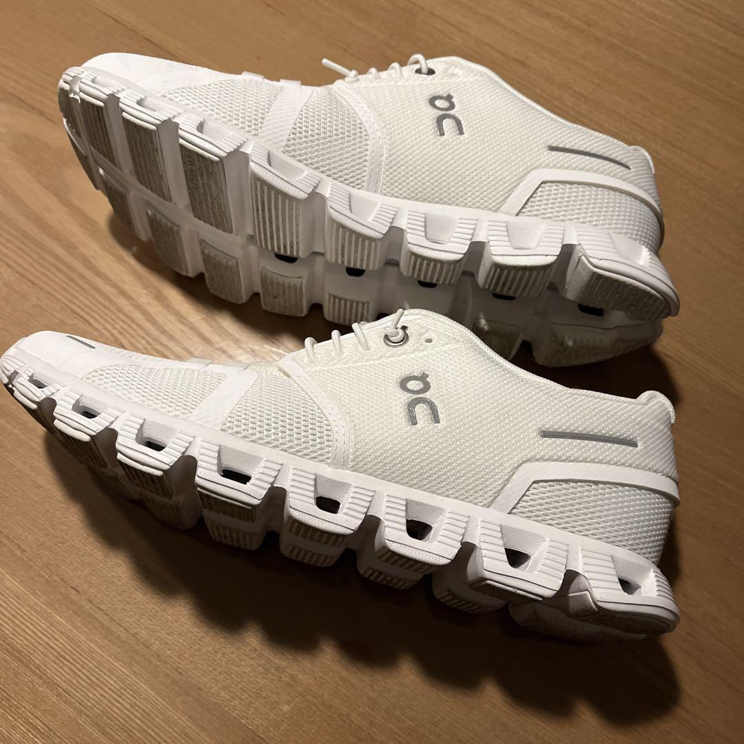 ほぼ新品オン On Cloud 5 クラウド5 レディース シューズ White